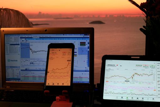 Quali fattori influenzano l'andamento di titoli e mercati finanziari Quali fattori influenzano l'andamento di titoli e mercati finanziari
