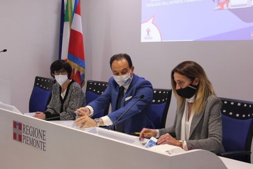 Piemonte contro i "furbetti" del reddito di cittadinanza: "Segnalato all'Inps chi rifiuta formazione" Piemonte contro i "furbetti" del reddito di cittadinanza: "Segnalato all'Inps chi rifiuta formazione"
