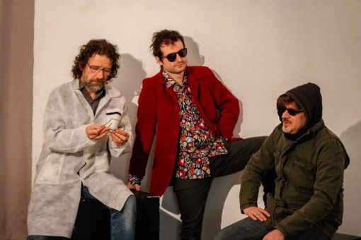 Dronero, all'Iris lo spettacolo "Complotto Doppiocomplotto Controcomplotto, ovvero come imparai a credere a tutto e a non fidarmi di nessuno"