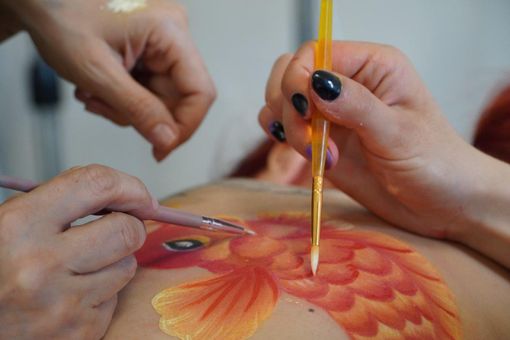 Le mani: ci siamo salutati… Le mani: ci siamo salutati…