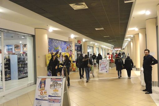 Rombanti motociclette, splendide miss e ottima musica grazie al Centro Commerciale "Corte di Mare" di Varazze