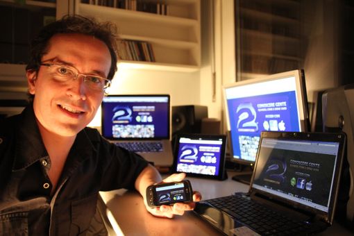 Felice Marra mostra a targatocn.it la nuova chat cuneo2night su tutti i dispositivi su cui è disponibile