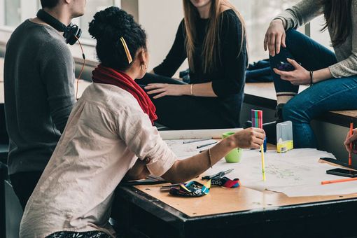 Effetto Covid in Piemonte: giù Pil, redditi e consumi. Ma il problema sono i giovani: uno su cinque si è arreso