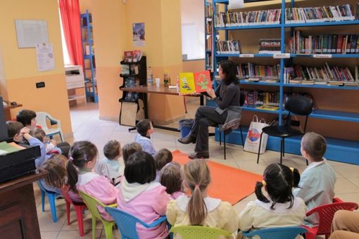 Immagine di repertorio della biblioteca di Caramagna