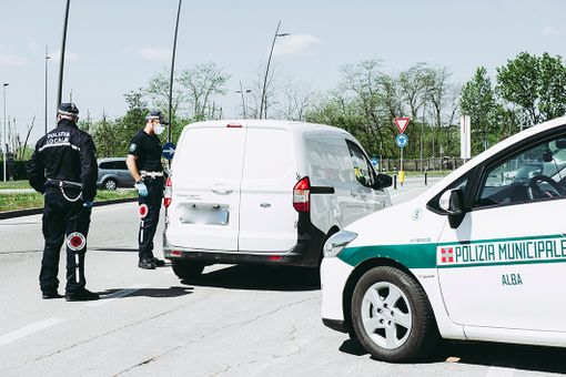 Ammontava a 1,6 milioni di euro la stima degli incassi dalle multe che il Comune di Alba aveva previsto per il 2020: uno dei tanti capitoli che dovranno fatalmente essere rivisti (Foto Barbara Guazzone)