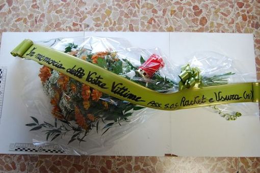 Il mazzo è stato recapitato a varie sedi di Equitalia Il mazzo è stato recapitato a varie sedi di Equitalia