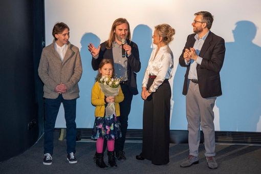 Foto di Tino Gerbaldo: Francesco Amato sul palco del Multisala Vittoria di Bra, durante la presentazione del film “18 Regali”, il 3 gennaio 2020