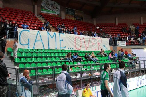 I tifosi: “Perché l'assessore Russo non ha difeso la pallavolo cuneese, che è il fiore all’occhiello del mondo sportivo della nostra Provincia?”