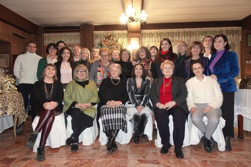 La presidente di Donne per la Granda, Giovanna Tealdi, con un gruppo di socie, che comprende l’europarlamentare Gianna Gancia