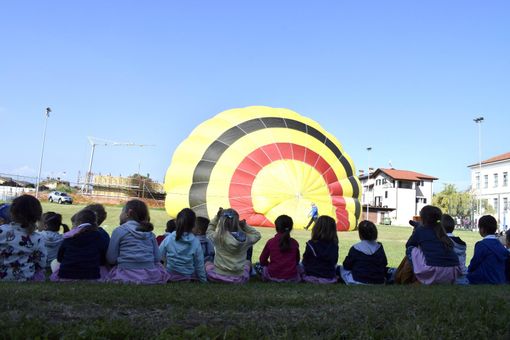 Un volo in mongolfiera per i bambini della scuola dell'Infanzia di Castelletto Stura
