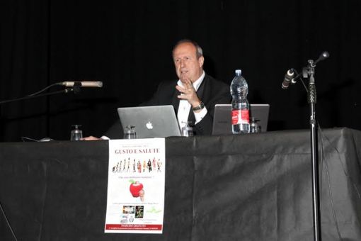 Le conferenze del prof. Beppe Rocca fanno tappa a Castiglione Tinella
