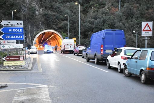 I sindaci di Airole e Olivetta San Michele contro la protesta dei tir lumaca: "Un danno economico e di immagine notevole per il nostro territorio”