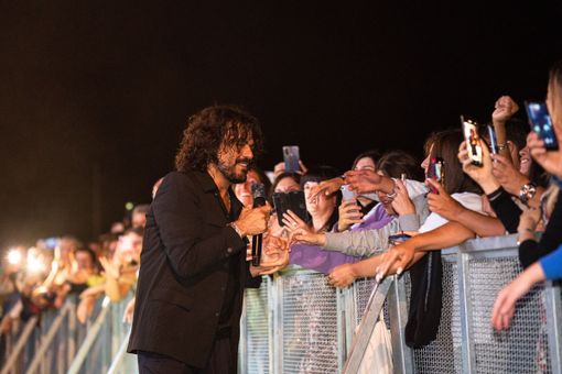 Francesco Renga durante il concerto alla Fiera Nazionale della Nocciola di Cortemilia