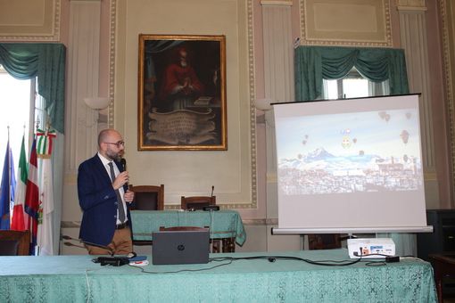 L'assessore Robaldo presenta il nuovo sito del comune (Foto archivio)