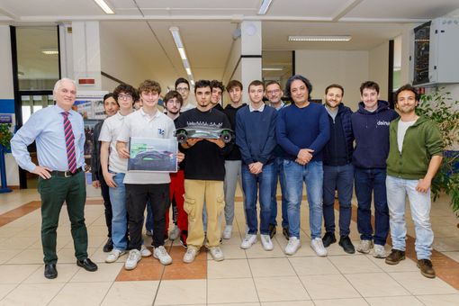 Presentata "Saetta", mini racing car radiocomandata progettata dai ragazzi del Vallauri di Fossano e dell'AgenForm CEMI
