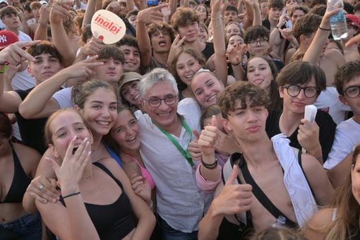 Il sindaco di Alba in mezzo ai giovani per la “seconda” di Collisioni [FOTO E VIDEO]