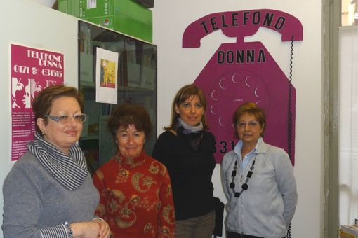 Le volontarie di Telefono Donna presso la sede di via Carlo Emanuele III, 34 a Cuneo