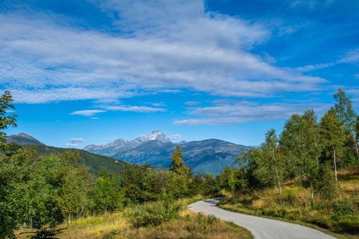Tanti progetti per il rilancio turistico di Valmala: dalla strada dei Cannoni al santuario alla viabilità Tanti progetti per il rilancio turistico di Valmala: dalla strada dei Cannoni al santuario alla viabilità