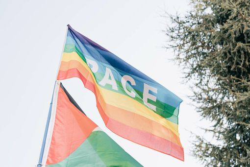 Le bandiere del Presidio di Cuneo per Gaza nella fotografia di Samuele Piacenza