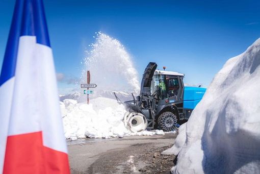 In Francia riapre il Col de la Bonette: rimossi cumuli di neve alti anche 10 metri
