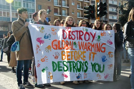 Scendi in piazza con Greta? Ti giustifica il ministro dell'Istruzione