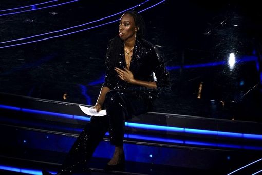 Paola Egonu durante il monologo sil palco dell'Ariston Paola Egonu durante il monologo sil palco dell'Ariston