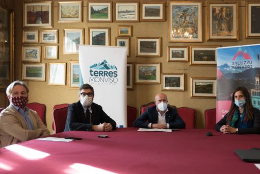 Gli Amministratori promotori del Distretto del commercio delle Terre del Monviso Gli Amministratori promotori del Distretto del commercio delle Terre del Monviso