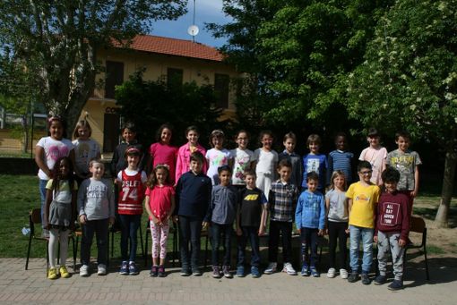 La classe terza B della scuola Mosca di Bra ha "inventato" una banconota La classe terza B della scuola Mosca di Bra ha "inventato" una banconota