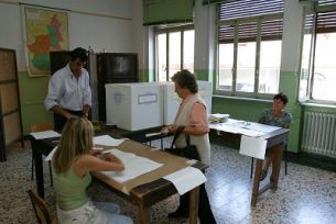 Comunali, chiusi i seggi: ha votato meno del 70%, con un calo di quasi 8 punti percentuali. Cuneo al 68%