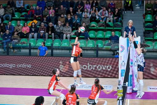 La schiacciatrice Erika Pritchard in azione (foto di Danilo Ninotto) La schiacciatrice Erika Pritchard in azione (foto di Danilo Ninotto)