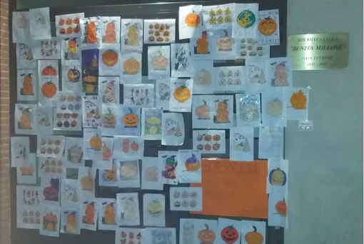 I disegni appesi durante la festa di Halloween