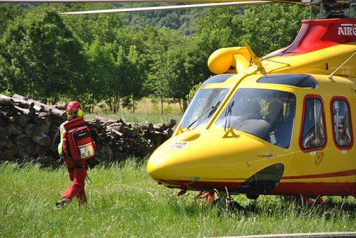 Sommariva Bosco, uomo cade in una bealera e resta ferito: intervento dell'elisoccorso Sommariva Bosco, uomo cade in una bealera e resta ferito: intervento dell'elisoccorso