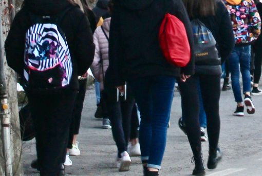 Nuovi controlli in ospedale per il liceale aggredito a Mondovì, il caso in consiglio comunale. Convocati dal preside gli aggressori: "Non hanno percezione della gravità dei fatti"