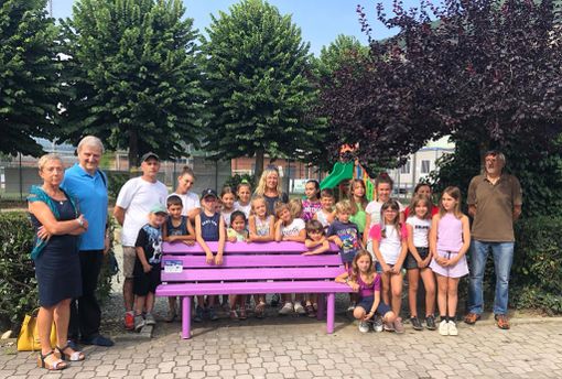 L'inaugurazione della panchina lilla di Revello