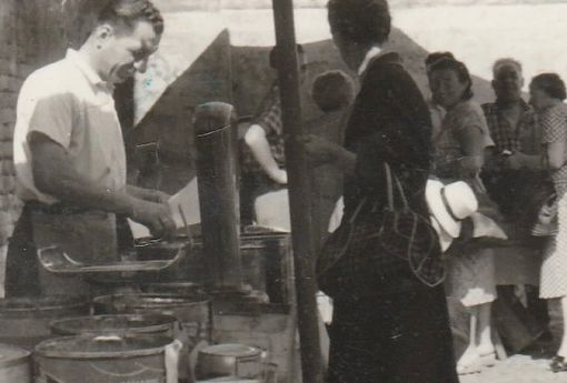 “Le acciughe fanno il pallone”: la canzone di De André che ripercorre l’antica tradizione della Valle Maira