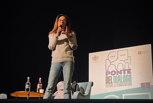 “La resistenza contro il cinismo del mondo”: all’Iris di Dronero l’emozionante incontro con Michela Marzano “La resistenza contro il cinismo del mondo”: all’Iris di Dronero l’emozionante incontro con Michela Marzano