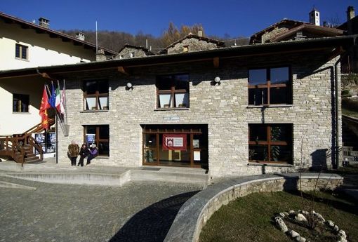 Il municipio di Ostana