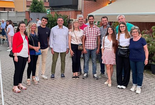 Il sindaco Paolo Motta con i candidati della lista Il campanile delle ore