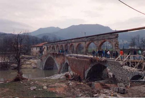 Il ponte di Bagnasco distrutto nel 94 dall'alluvione fu ricostruito grazie ai fondi del "Maurizio Costanzo Show"