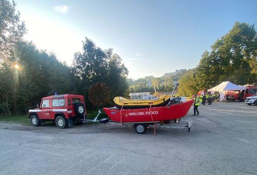 Da giovedì, nella zona dell’ex ristorante "La Cascata", ai piedi di Verduno,  è tornata a insediarsi l’Unità di Comando Locale dei Vigili del Fuoco (foto Enrico Pardi)