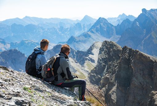 In alta quota solo camminatori, ciclisti e mezzi non motorizzati: lo vogliono gli operatori turistici della Valle Maira In alta quota solo camminatori, ciclisti e mezzi non motorizzati: lo vogliono gli operatori turistici della Valle Maira