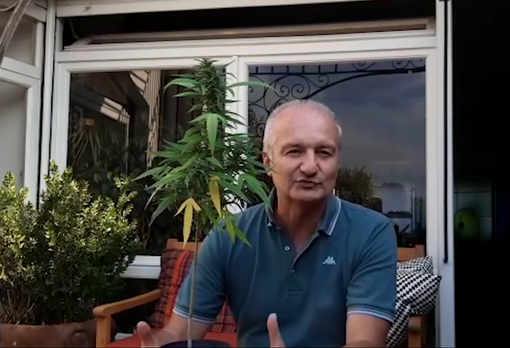 Il presidente di Radicali Italiani Igor Boni nel video di autodenuncia a sostegno di Blengino
