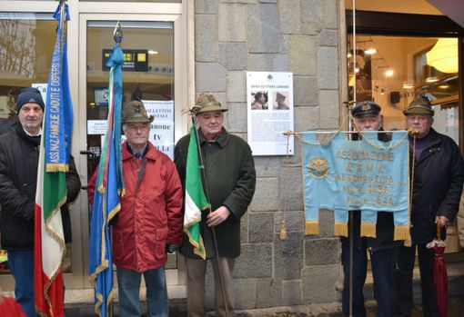 L'inaugurazione della targa dedicata ai fratelli Carando