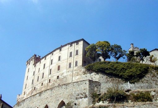Il castello dei Conti Caldera a Monesiglio