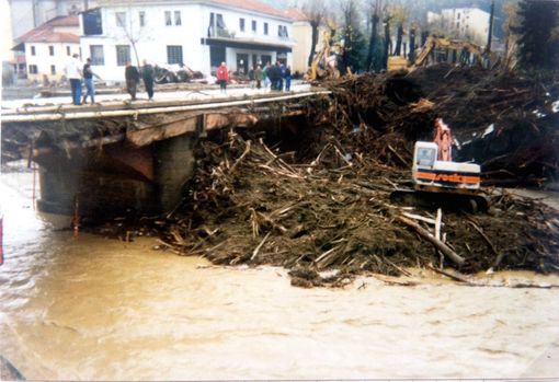 Santo Stefano Belbo: presentato il filmato del ventennale dell'alluvione Santo Stefano Belbo: presentato il filmato del ventennale dell'alluvione