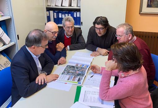 Il tavolo tra tecnici e amministratori Il tavolo tra tecnici e amministratori