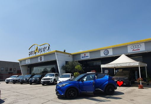 Da oltre 35 anni la Concessionaria Ribauto di Savigliano è punto di riferimento per l’acquisto di auto semi-nuove, aziendali ed usate Toyota e multimarche garantite per la provincia di Cuneo