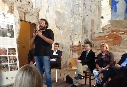 Fabrizio Biolè durante la commemorazione delle vittime al Molino Cordero di Fossano