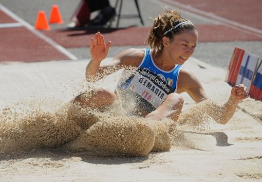 Alla cuneese Elisa Demaira il Premio Romanzi 2010 Alla cuneese Elisa Demaira il Premio Romanzi 2010