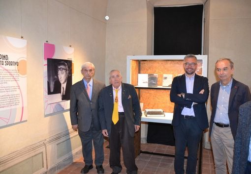 In foto un momento dell’inaugurazione della mostra dedicata alla bicicletta, a Bra